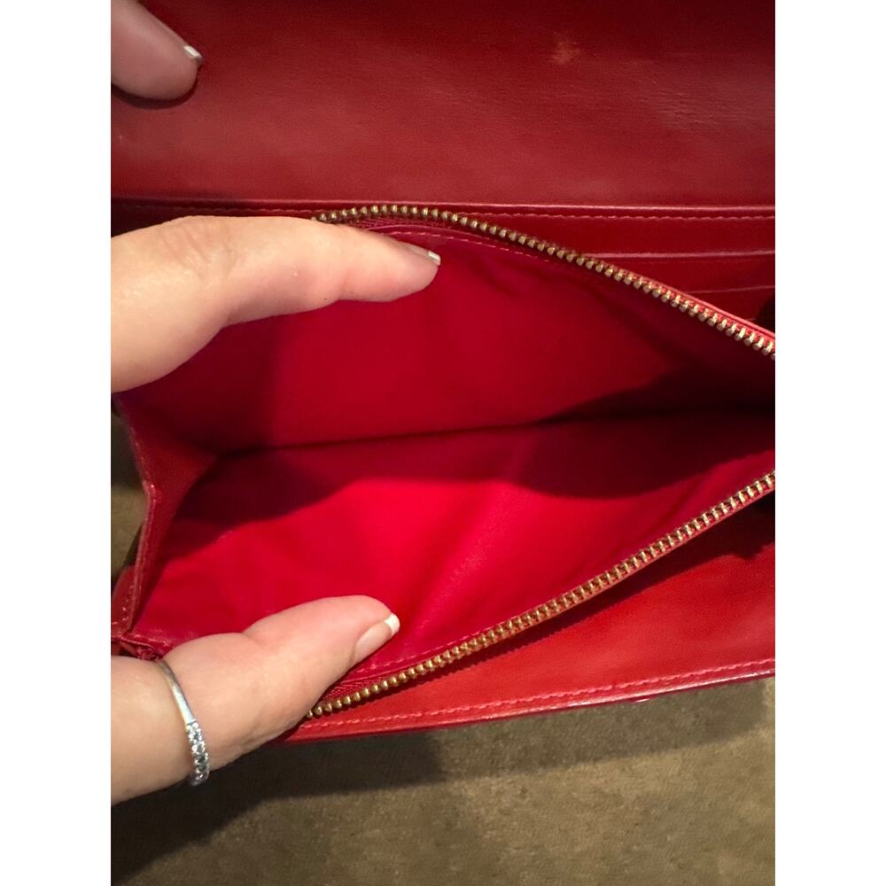 Louis Vuitton Monogram Vernis Sarah Wallet in Pomme D’Amour - Picture 7 of 10